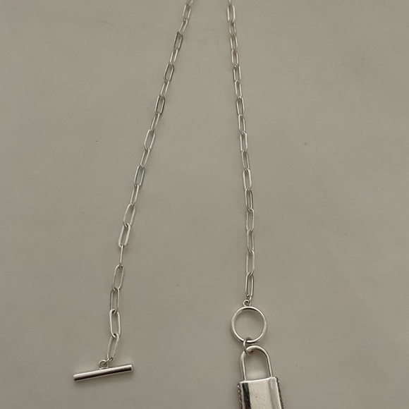 NEW 17” Women’s SS Rhinestone Lock Pendant Necklace - Picture 3 of 5